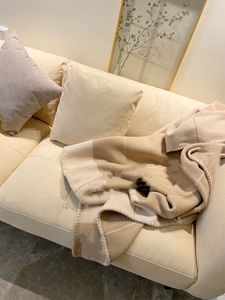 Beige hiver H Designer laine couvertures et oreillers coussin pour salon canapé Ins couverture oreiller maison luxe cheval 5050 cm 135170 cm Gig taille