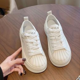Beike Head – petites chaussures blanches à semelle épaisse pour femmes, chaussures de sport polyvalentes et décontractées, tendance Instagram, nouvelle collection printemps 2023