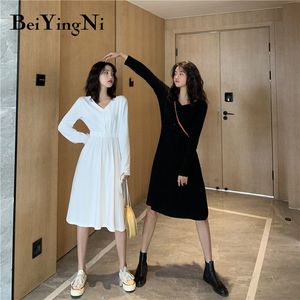 Beiyingni Automne Français Robe Midi à manches longues Femme Blanc Noir Col V Slim Vintage Casual Robes de soirée Femmes Vêtements élégants 210416