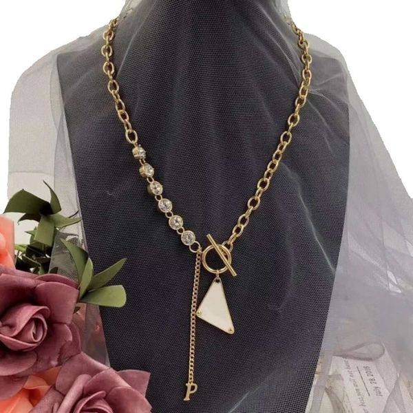 Amado triángulo collar de esmalte mujeres sier trébol collares joyería de diseño cadena de hielo cadenas de oro canal cromo hombres colgante conjunto