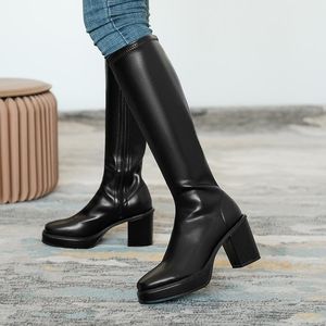Sous le talon genou solide féminin 2021 Boots carrés d'hiver couleur mode Fashion Femme Chaussures aux femmes confortables avec une fermeture à glissière 432