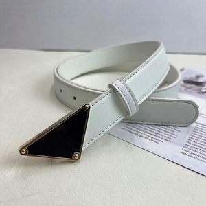 ceinture concepteur ceinture celtes de luxe Couleur solide triangle conception ceinture matériau en cuir modèle commercial Modèle des femmes
