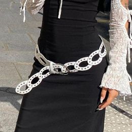 Cinturones de diseño europeo y americano de cuero de círculo hueco para mujeres caídas