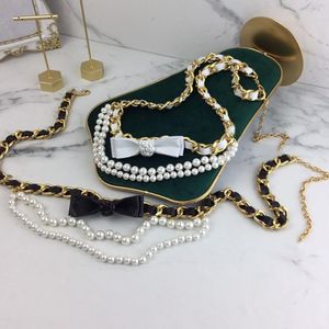 Cinturones Moda Cinturón de lujo Cadena de marca de cuero clásico para mujeres Flor Diamantes Rebordear Perla Fajas Piel de oveja negra