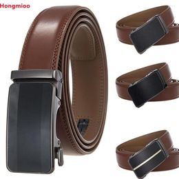 Cinturones Hongmioo Marca Simple Casual Cinturón de cuero para hombres Diseñador de lujo Cuero de vaca Trinquete Aleación de alta calidad Hebilla automática 2238