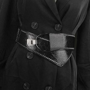 Cinturones Rojo Negro Irregular Ancho PU Cinturón de cuero para mujer Punk Tachonado Gancho Hebilla Cinturón Traje Vestido Corsé Cinturón Ceinture G230207