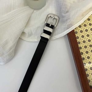 Ceinture rétro petite ceinture femme jeans ceinture mince décoration noire de ceinture minimaliste molle douce fashion y240507