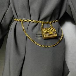 Cinturones Borla Cadena de oro para mujer Cinturón de metal Cintura Ketting Riem Diseñador Mini bolso Joyería del cuerpo Ceinture Femme5261130