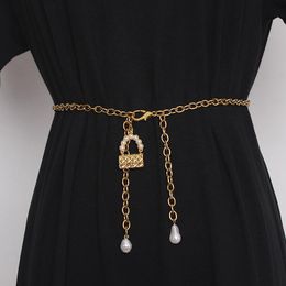 Riemen dunne taille ketting parelaccessoires 2022 trendy ontwerp niche lock decoratieve riem match rok broekbeltjes