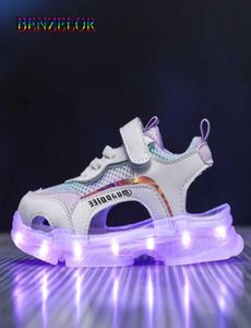 Benzelor Summer LED Kids Chaussures Sandales pour garçons Girls Sneakers éclairer l'éclairage rougeoyant Sandles Sandalias X07197147627