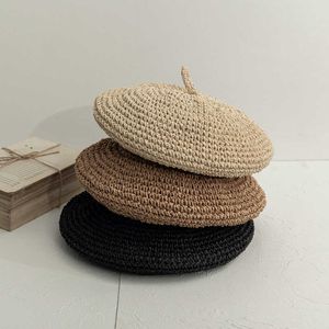 Bérets 2021 nouvelles femmes faites à la main bérets femmes chapeaux de paille pour printemps automne fille casquette plate tricot béret noir Z0616