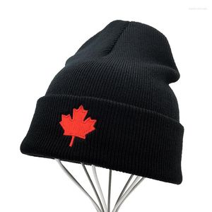 Bérets 2022 automne hiver Canada rouge broderie bonnets tricotés chapeau hommes et femmes décontracté chaud casquette froide