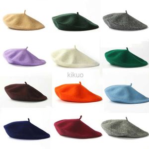 Berets 2022 Fashion Femmes Bérets Bérets Hiver Chapeaux de couleur Solid Béret Bonnet Femelle Caps hiver tous Cass de marche chaude correspondant D240417