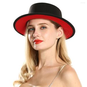 Berets 2022 Flat Topfedora -hoeden voor vrouwen Fashion brim wol vilt Jazz Men Black and Red Goth Top Vintage Wedding Hat