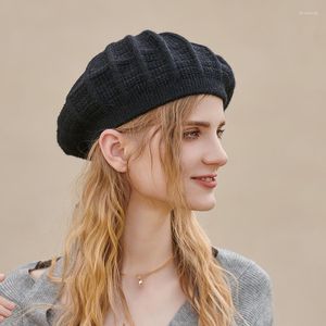 Boinas 2023, sombrero octogonal Retro negro para mujer, boina gruesa de ocio sólida para otoño e invierno, boina tejida para niñas, pintor de Navidad