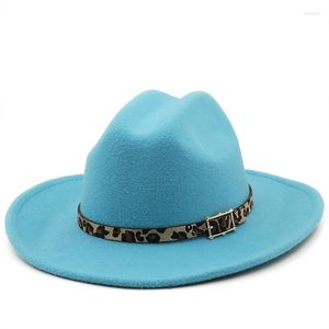 Bérets 2023 mode Western Cowboy Fedora chapeau pour femmes hommes de haute qualité avec ceinture léopard