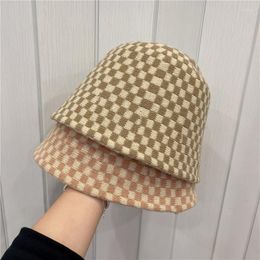 Berets 2023 Winter Warm gebreide hoed voor vrouwen klassieke geruite Panama Caps emmer Dome Vintage Fisherman Checkerboard -hoeden