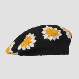 Bérets 2023 Femmes Tricoté Béret Automne Hiver Chapeau Floral À La Main Crochet Artiste Français Peintre Filles Femelle Bonnet Chaud Bonnets