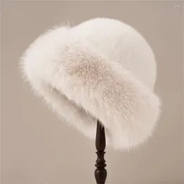 Boinas 2024 Big Fluffy Faux Fur Bucket Sombrero para mujeres Luxury Luxury Fisherman Cálido Invierno Espesado Día de nieve fría Capa de Panamá