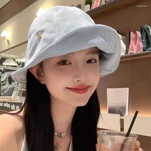 Berets 2024 Dome Light Blue Bucket Hats For Women Spring and Summer Travel Casual veelzijdige show Face Small Denim Basin Caps