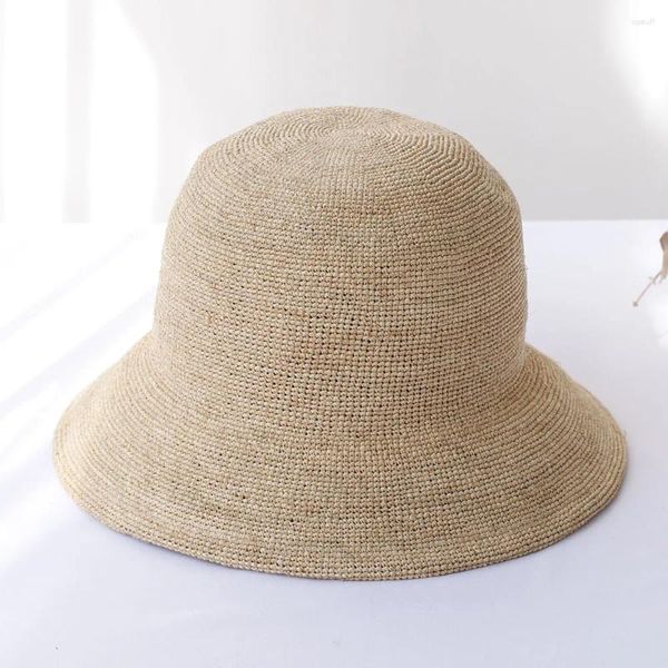 Boinas 2024 Damas hechas a mano Crochet Rafia Natural Rafia Sombrero de cubo de paja para primavera de verano Beach Floppy Fisherman Cabas