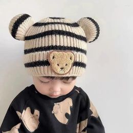 Bérets 2024 Vente Hip Hop Bébé Chapeaux Automne et hiver coréen rayé mignon ours laine pour garçons filles