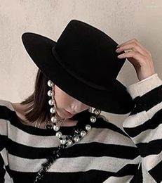 Berets 202404-Shi Ins Chic Winter Wool Felt Chain Pearl Lady Fedoras Cap Femmes Loisure Panama Jazz Hat