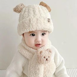 Bérets automne et hiver Baby Bear Hat Scarf chauds deux pièces ensemble avec épaississement moelleux pour les filles mignons filles même style