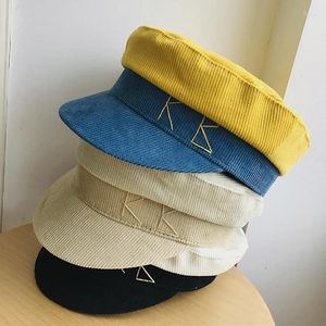 Boinas Otoño e Invierno Pequeña lámpara de viento de incienso Núcleo Terciopelo Carta Parte superior plana Mujer Temperamento retro Gorra militar