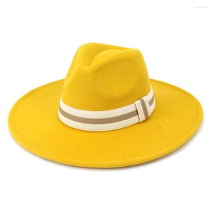 Bérets Automne Fedora Chapeaux Pour Femmes Homme Os Pom Chapeau Panama Plume De Mode Dames Jazz Cap Avec Un Large Bord