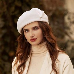 Bérets Automn Hiver Hat pour les femmes avec du diamant élégant pour femmes chapeaux en laine douce Cape chaude mode rétro peintre de luxe Femmeberets