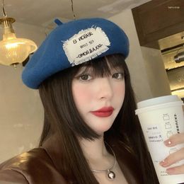 Bérets automne hiver Version coréenne japonais laine Patch lettre béret casquette rétro extérieur chaud peintre chapeau pour femmes Boina Casquette