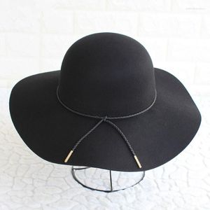 Boinas Lana de otoño Big Brim Hat Fashion Women's Feel Simple Fedora Pamelas para Bodas Hombres Vestidos Sombreros