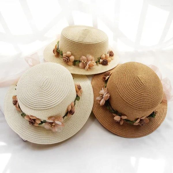 Boinas Beige Sombrero de paja Flores Cinta Encaje Bowknot Sombrilla Gorra Plana Superior Ala ancha Sol Verano