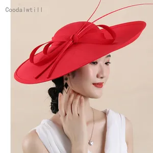 Berets Big Red Kenducky Hat Largeur Brim Millinery Cap Femmes Fascinator Fascinator Mariage Dame Belle Head Poice Cocktail Fedora