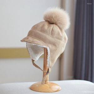 Bérets Bomber Chapeau Earflap Femmes Hiver Chaud Polaire Doublure Véritable Fourrure Pompon Cap Automne Ski Accessoire Pour Les Adolescents En Plein Air De Luxe