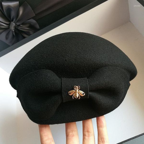 Bérets Bowknot Béret Automne Hiver Laine Haut Tendance Chapeau Dames Chaud Marque Designer Métal Abeille Casquette Noire Pour Les Femmes 2023 Cadeaux