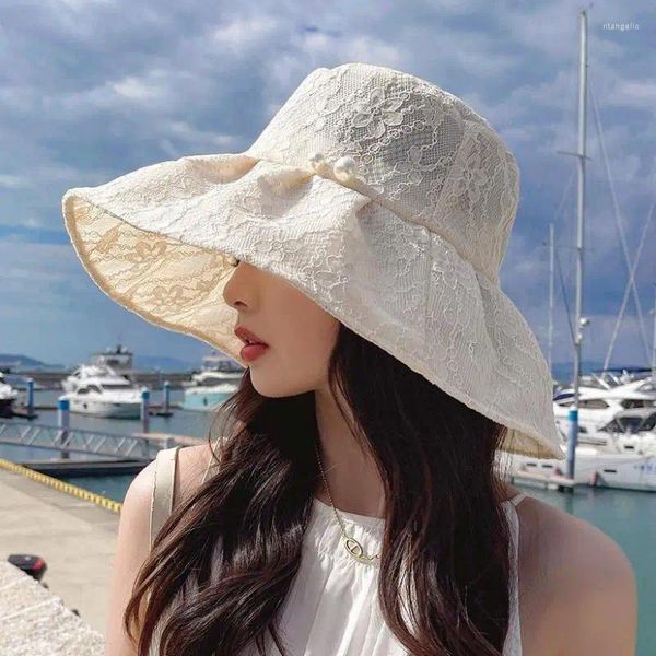 Boinas, sombrero con forma de cubo para mujer, sombrilla de verano elegante, gorra de pescador ancha y ancha, sombreros flexibles de encaje con flores para el sol para mujer