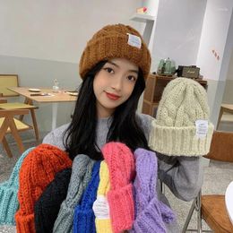 Bérets Candy-Colord Twoard Woolen Hat Version coréenne de la mode Net Net Red Warm-Protection Tripped Pullover Chapeaux pour hommes et femmes