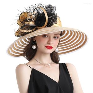 Bérets Stripe pliable classique Big Flower Style britannique Elegant Elegant Brim Bride Wedding Party Fedora Hat pour femmes