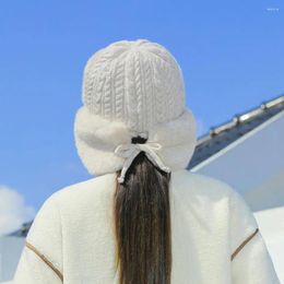 Bérets Chapeau d'hiver pour femmes Lei Feng avec doublure en peluche Conception de lanière pour une protection thermique épaissie