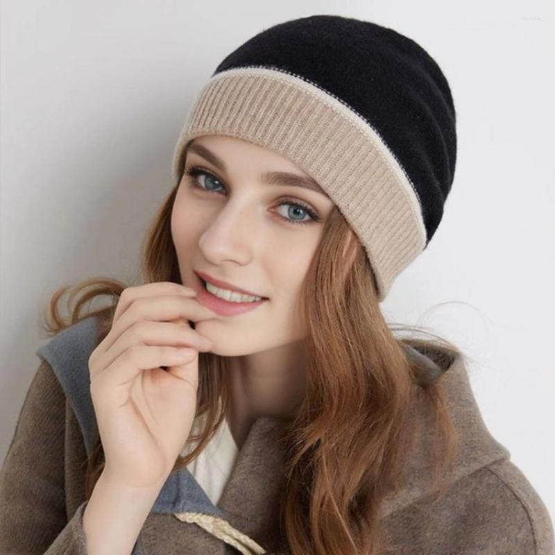Berets Chapéu de cor de contraste de malha elegante chapéus de inverno para mulheres gorro de proteção de orelha com design de emenda colorido