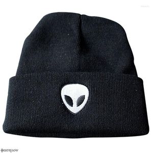 Bérets Cool Broderie Bonnets Pour Hommes Bonnet D'hiver Femmes Acrylique Noir Ski Chapeau Stretch Hip-Hop Skullies Chaud Chapeaux Mâle