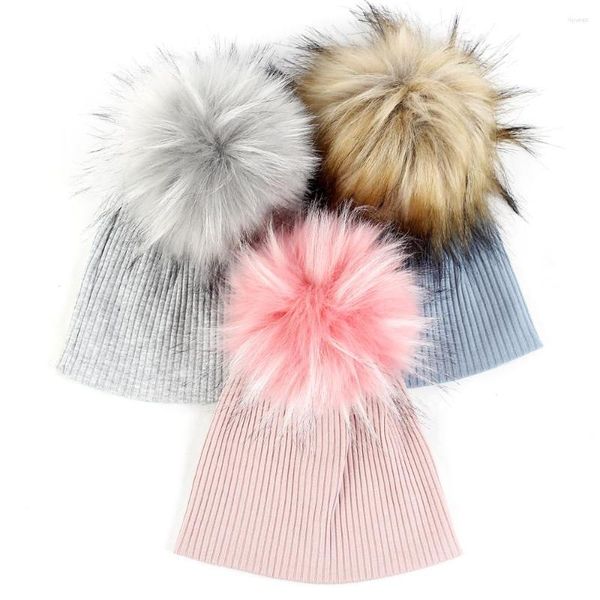 Boinas Cute Baby Boy Girls Beanie Faux Pompom Algodón Moda Sombrero acanalado Niños Niños Cap Outdooor Warm Hats Color sólido