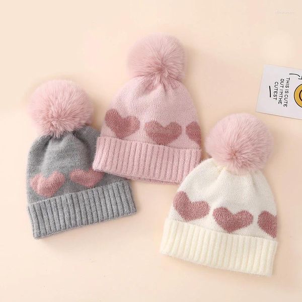 Bérets mignon tricot chaud bébé chapeau fille cache-oreilles hiver doux moelleux bébé amour modèle enfants en plein air