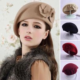 Bérets mignons chapeau couleurs massif béret pailloproproof hiver femelle femelle de bonnet français résistante froide résistante