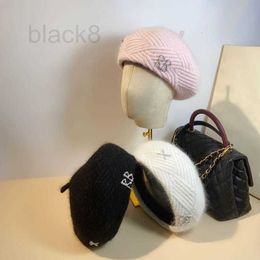 Bérets Designer Automne et hiver Poils de lapin tricotés Lettre de perles Chapeau de bourgeon Chapeau octogonal pour femme Chapeau de peintre britannique Chapeau de béret pour jeunes GGCW