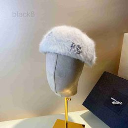 Bérets Designer Pearl RB Lapin Cheveux Femmes Hiver Peluche Chaud Béret Show Visage Petite Mode Internet Célébrité Portant Un Chapeau De Peintre En Avant Chapeau XEHI