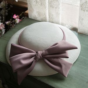 Beretten Elegant Purple Bowknot Fascinator Wedding Bridal Hairclip Hat voor feestcocktailhoofdstuk Lady Floral Pattern Headwar