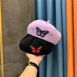 Berets Explosive Beret Borduurwerk Butterfly Gebreide hoed Vrouwelijke herfst- en winterstudent Retro -schilder Mode Octagonal